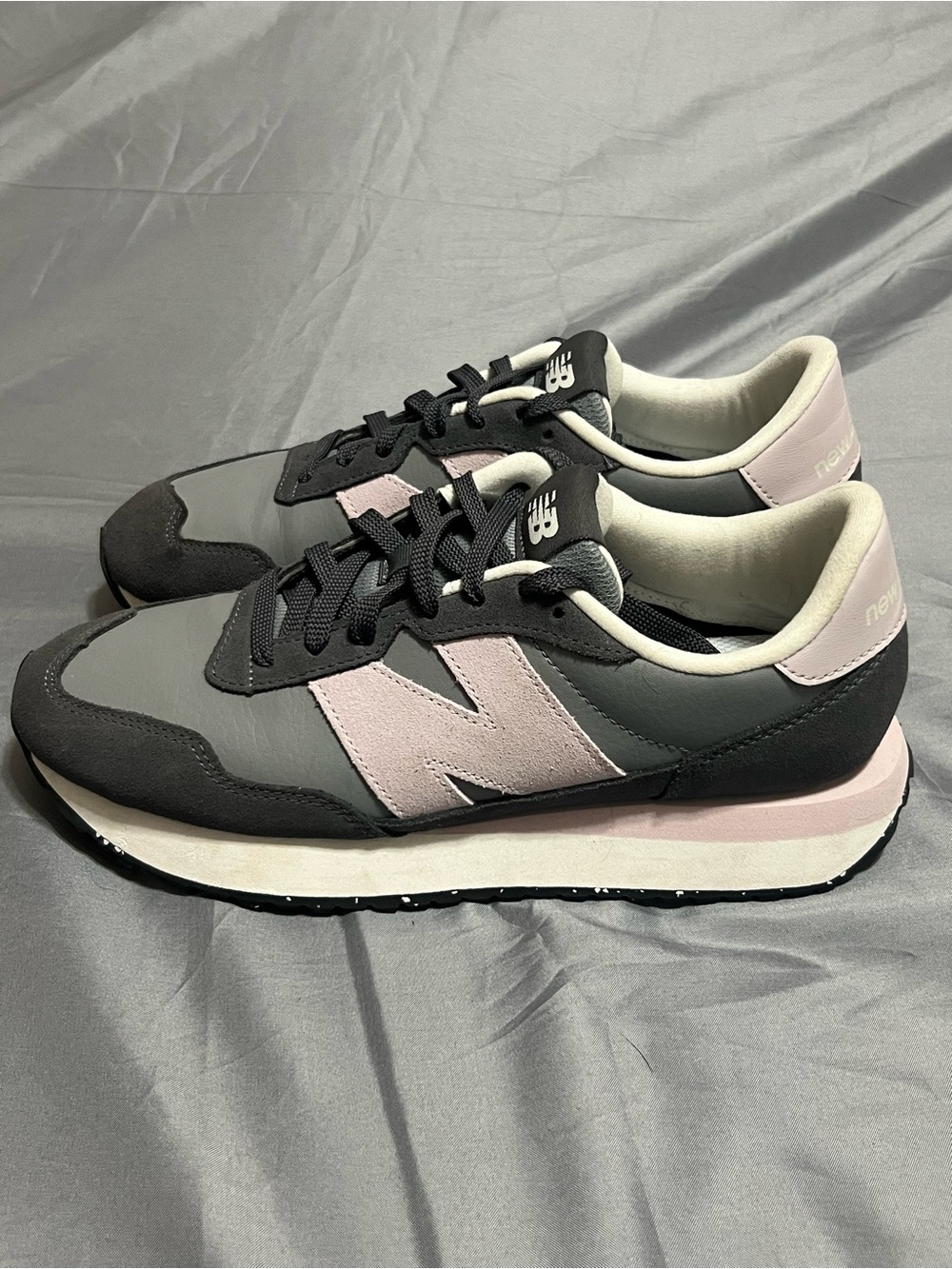 Size 10 New Balance 237 Women’s Shoe Sneaker Blacktop Lilac Cloud